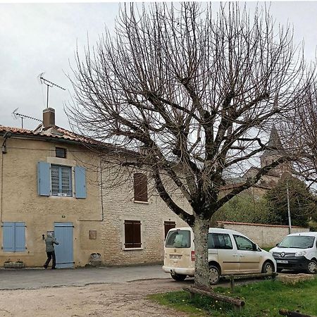 דירות Verteuil-sur-Charente Au Bord De La Riviere מראה חיצוני תמונה