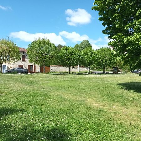 דירות Verteuil-sur-Charente Au Bord De La Riviere מראה חיצוני תמונה