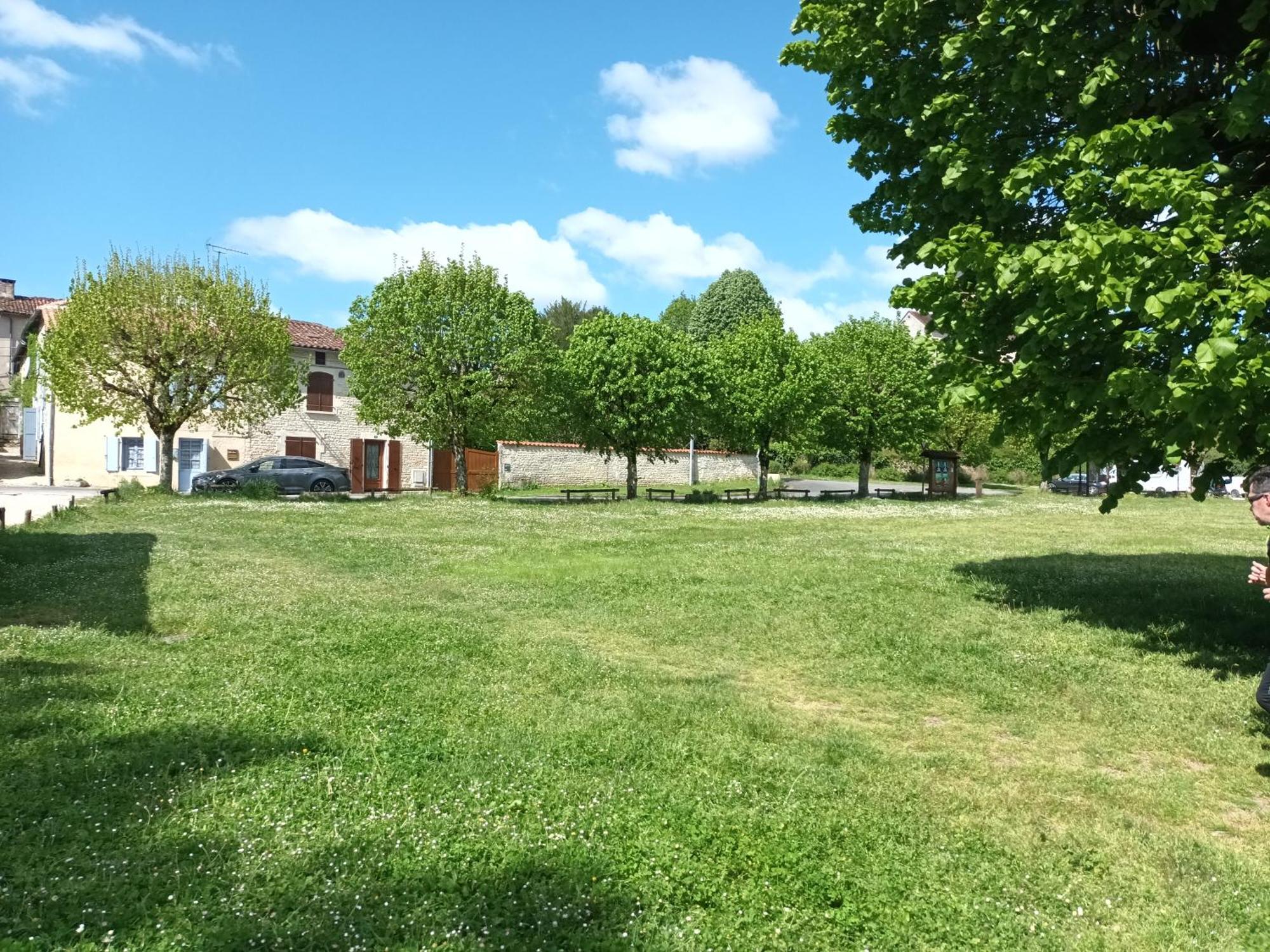 דירות Verteuil-sur-Charente Au Bord De La Riviere מראה חיצוני תמונה